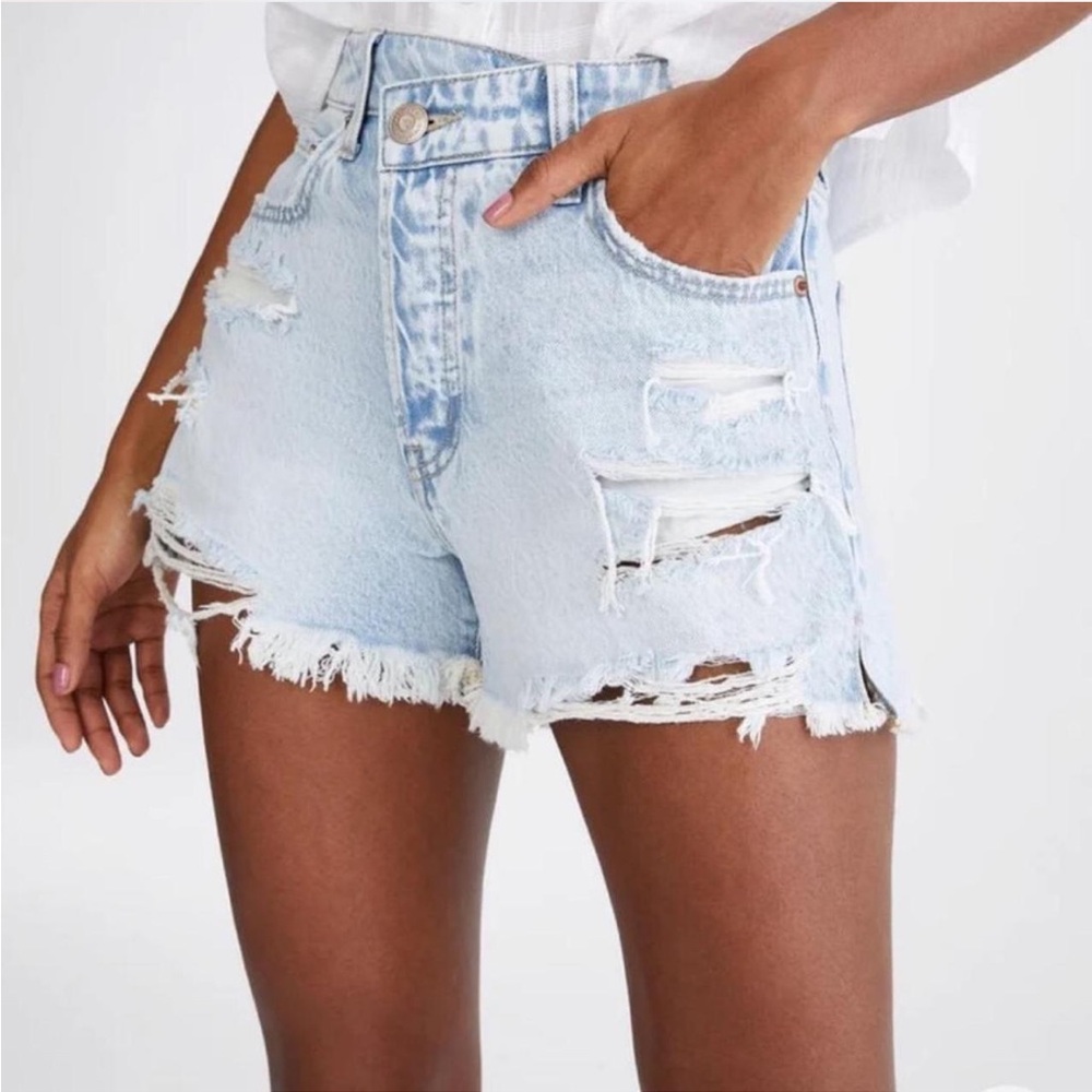 Aeropostale Mom Short High Waisted Light Wash